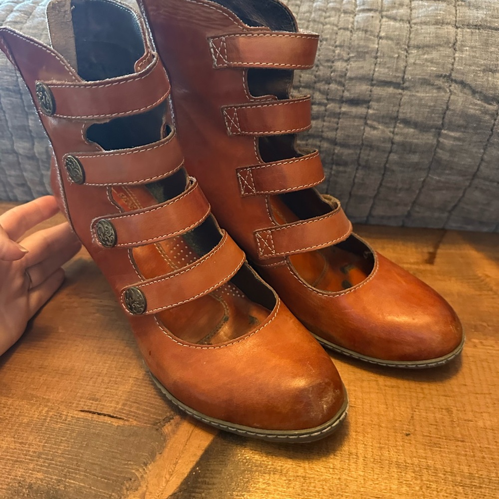 Spring Step Women's Tan Heeled Boots